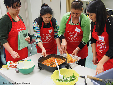 Le programme Healthy Eating Kitchen de l’Armée du Salut à Vancouver améliore les compétences et l’avenir des participants